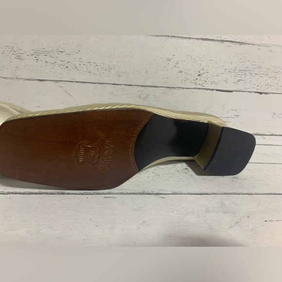 Stuart Weitzman Women’s Size 8.5B Gold Metallic Pumps Made in Spain - Picture 12 of 15